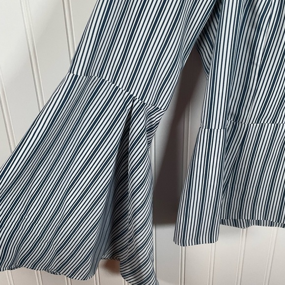 Barr III Bell Sleeve Keyhole Stripe Long Sleeve M - Picture 8 of 8